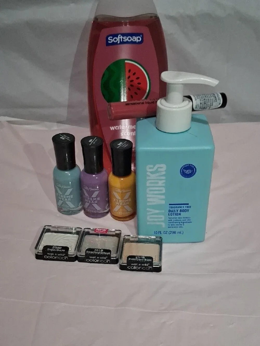 ✨ NIB 9-Piece Beauty & Bath Bundle - Softsoap, BBW, Maybelline, Wet n Wild ✨